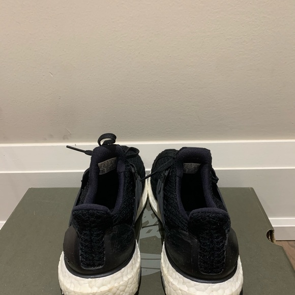 ULTRABOOST Adidas - Picture 4 of 6
